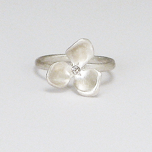 three-petal flower with small diamond where petals meet