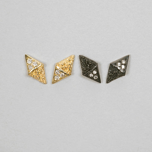 Textured kite-shaped suds with 3 diamonds on half; shown in polished gold and blackened silver