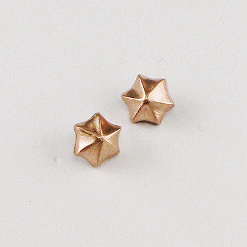 Star or meriange-shaped stud with 6 channels