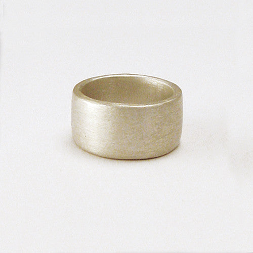 Wide, squared-off band with 2 mm of thickness; edges are softened and finish is satin